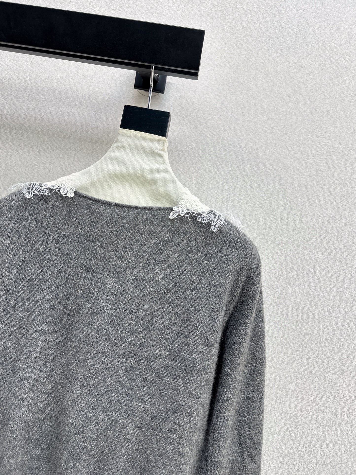 Es NEW Lace-paneled cardigan