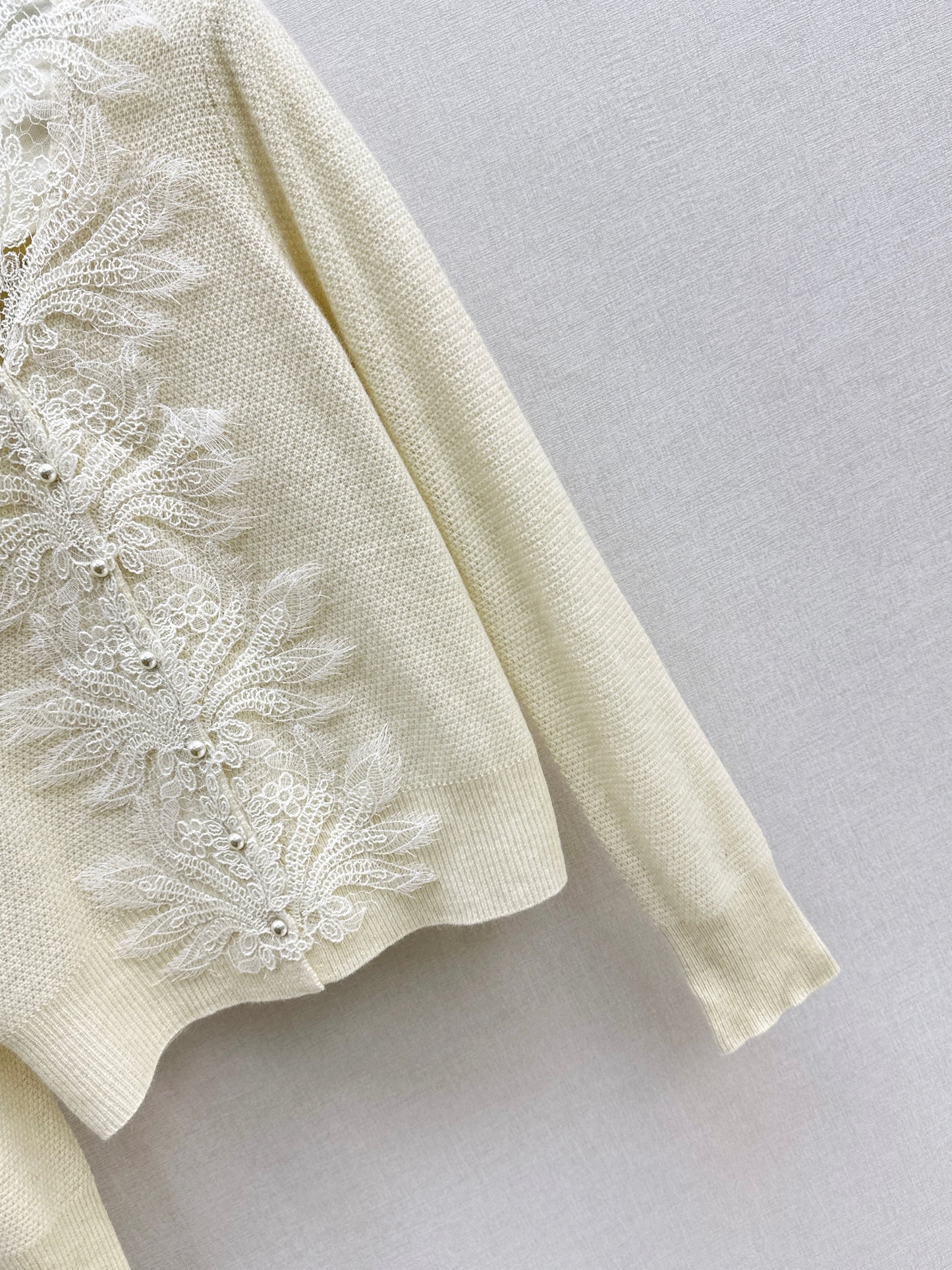 Es NEW Lace-paneled cardigan